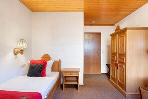 Room - Room 'Einzelzimmer Standard 25' with Mountain View and Wi-Fi (Wieden)