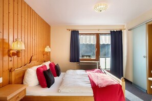 WiFi, bed sheets - Apartment 'Doppelzimmer Superieur 13' with Mountain View, Balcony and Wi-Fi (Wieden)