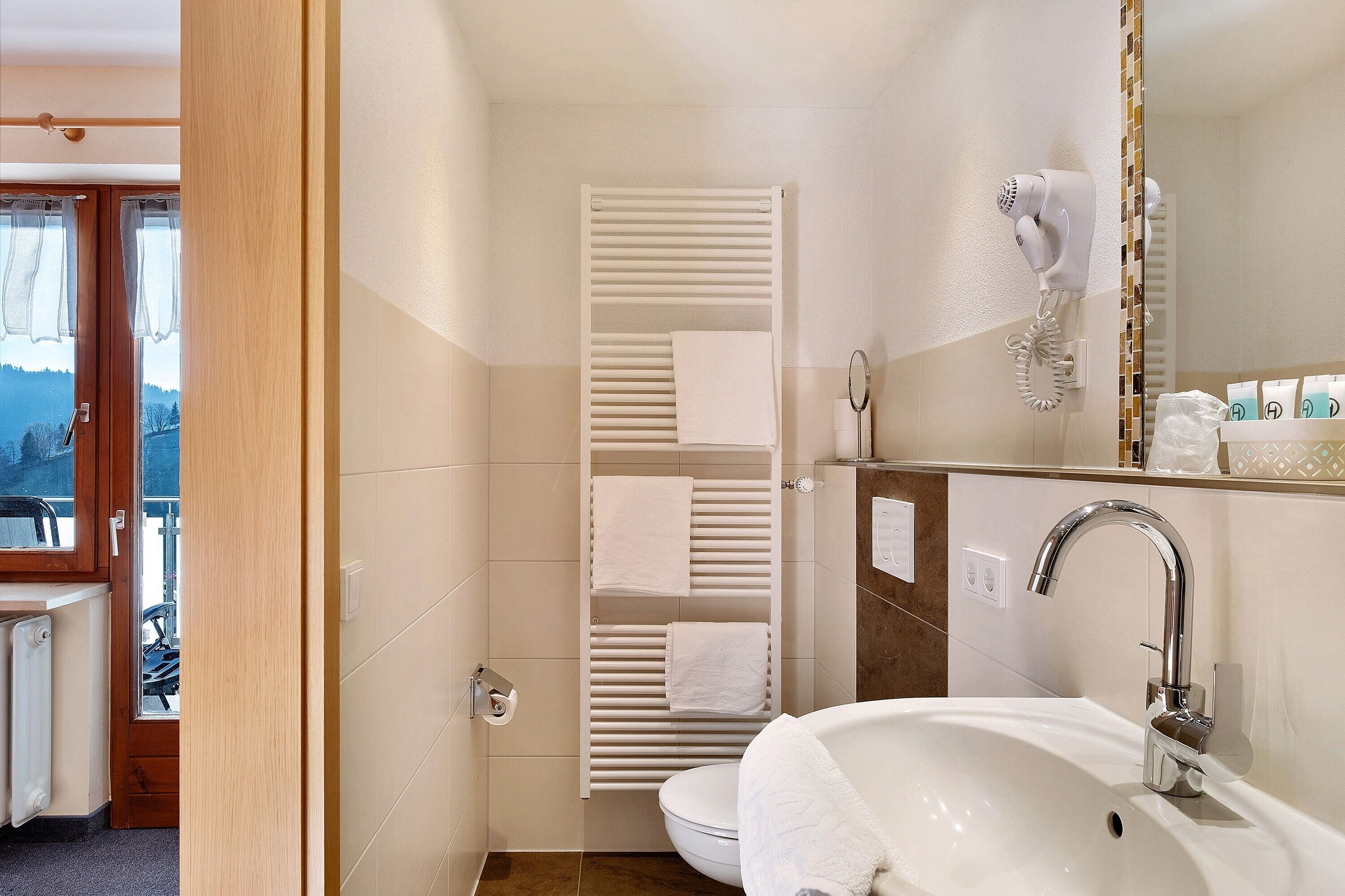 Shower, hair dryer, towels