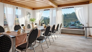 Meeting facility - Apartment 'Doppelzimmer Superieur 13' with Mountain View, Balcony and Wi-Fi (Wieden)