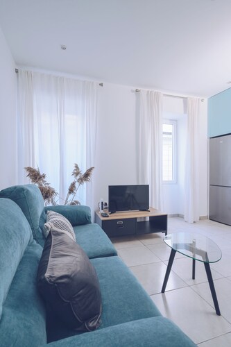 Stylish One-Bedroom Apartment in Prime Central Location