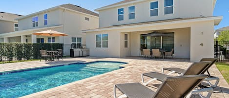 Et oppvarmet basseng