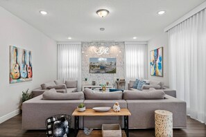 TV - Encore Resort 5 Bedroom Home with Pool (2514) (Kissimmee)
