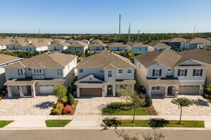 Exterior - Encore Resort 5 Bedroom Home with Pool (2514) (Kissimmee)