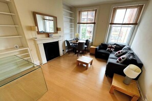 Living area - Stockwell Central Apartment C (London)