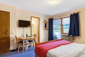 WiFi, bed sheets - Apartment 'Doppelzimmer Superieur 14' with Mountain View, Balcony and Wi-Fi (Wieden)