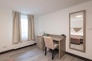 Deluxe Double Room, Courtyard View - Hotel Johannisberg (Bad Homburg v.d. Hoehe)