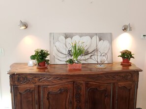 Interior - Large villa with 4 bedrooms and bathroom with swimming pool and shady park. (Chamaret)