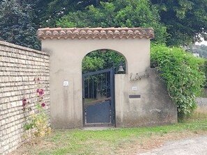 Property grounds - Large villa with 4 bedrooms and bathroom with swimming pool and shady park. (Chamaret)