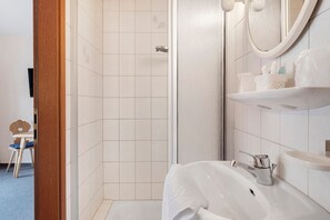 Dusch, hårtork och handdukar