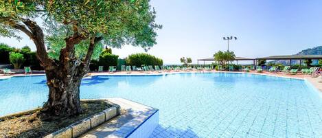 Seasonal outdoor pool