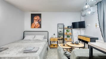 Iron/ironing board, internet, bed sheets