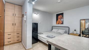 1 bedroom, iron/ironing board, internet, bed sheets
