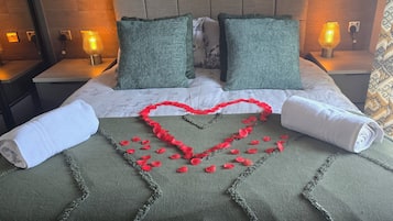 Strykejern/-brett, internettilgang og sengetøy