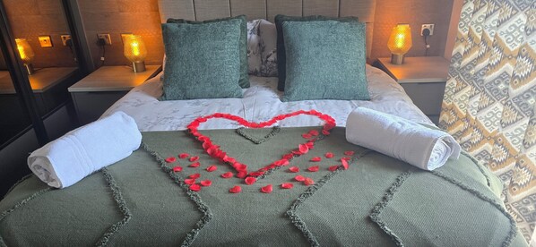 Strykejern/-brett, internettilgang og sengetøy