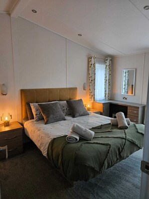 Strykejern/-brett, internettilgang og sengetøy