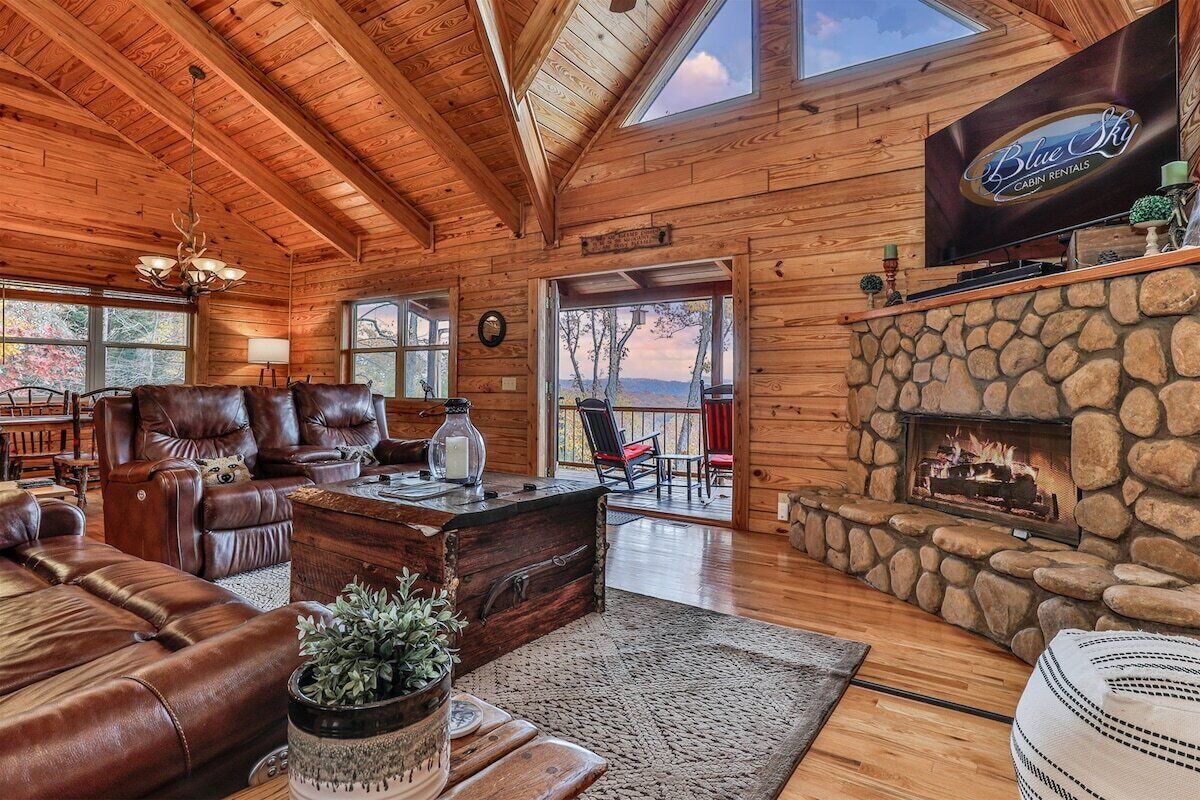 Smart TV, fireplace, ping pong, computer monitors
