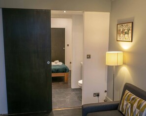WiFi, bed sheets - Lilli`s Danish Hideaway in Heart of Whitstable (Whitstable)
