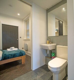 Hair dryer, towels - Lilli`s Danish Hideaway in Heart of Whitstable (Whitstable)