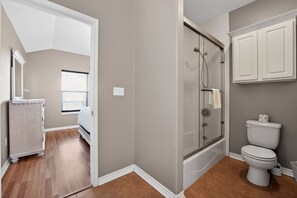 A bathroom with a bathtub, toilet, and a walk-in shower. - Bay-View Delight / Sleeps 8 (Rockport)