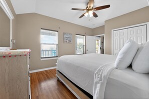 3 bedrooms, iron/ironing board, WiFi, bed sheets - Bay-View Delight / Sleeps 8 (Rockport)