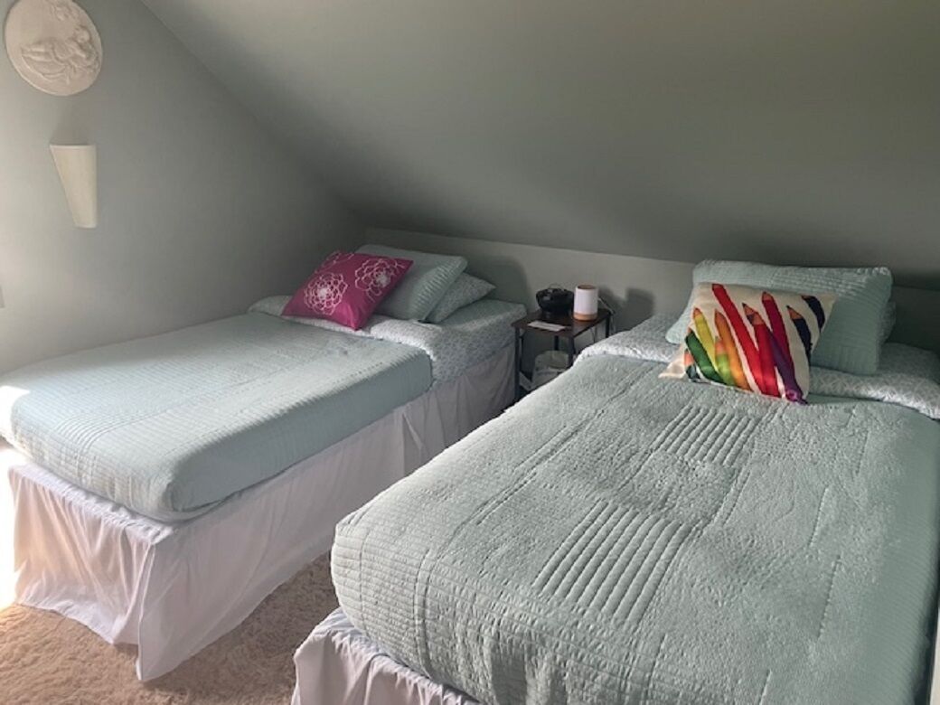 Habitación triple Deluxe, vistas al mar | Ropa de cama de alta calidad, cortinas opacas, cuna de viaje