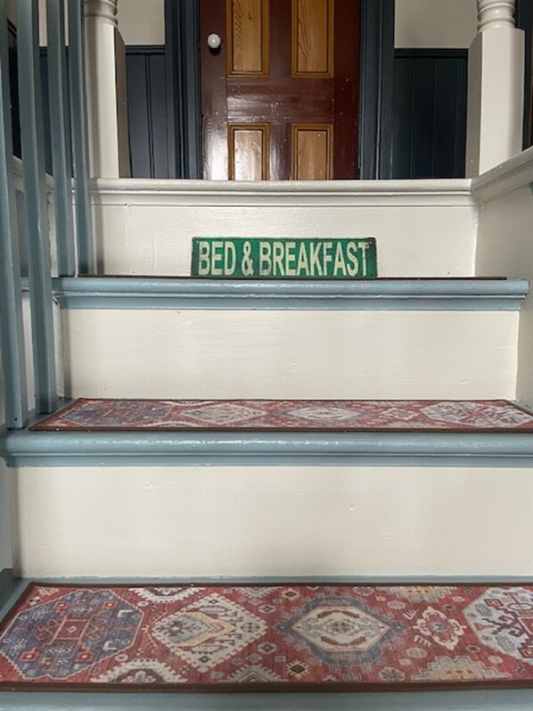 Kolmen hengen deluxe-huone, merinäköala | Huoneen varustelu