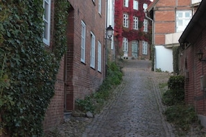 المنطقة المحيطة بالمنشأة