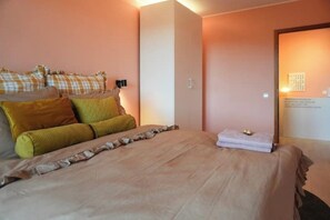 Bügeleisen/Bügelbrett, WLAN, Bettwäsche