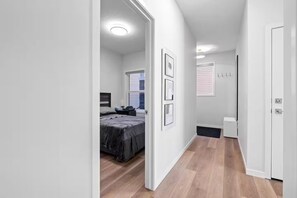 WiFi, bed sheets - Luxury 4BD/3BA Family Home by Seton Hospital (Calgary)
