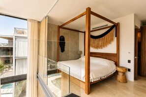 Een strijkplank/strijkijzer, wifi, beddengoed