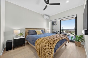Apartment, City View | Blackout curtains, iron/ironing board, free WiFi - Apartment with Balcony & Parking Perth (Perth)