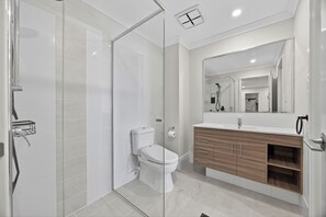 Apartment, City View | Bathroom | Slippers - Apartment with Balcony & Parking Perth (Perth)