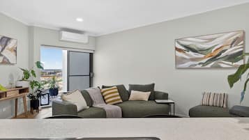 Apartment, City View | Living area