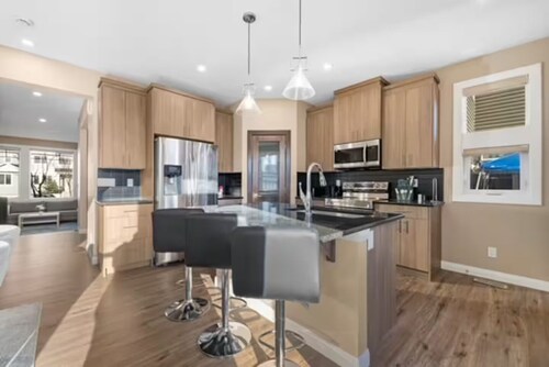 Family-Friendly 3-Bed | Super Close to Airport!