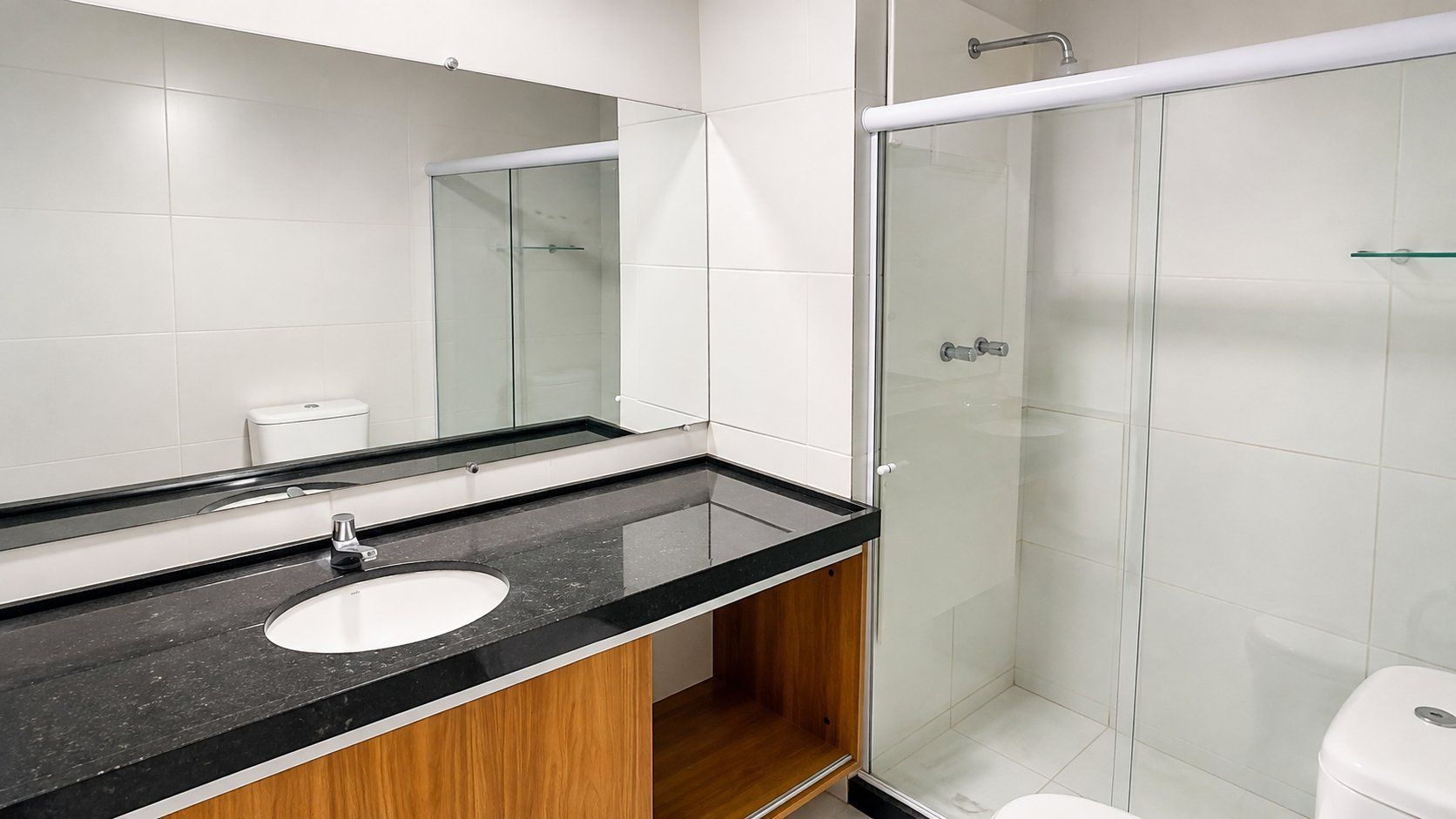 Departamento | Baño | Regadera y toallas 