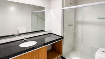 Departamento | Baño | Regadera y toallas