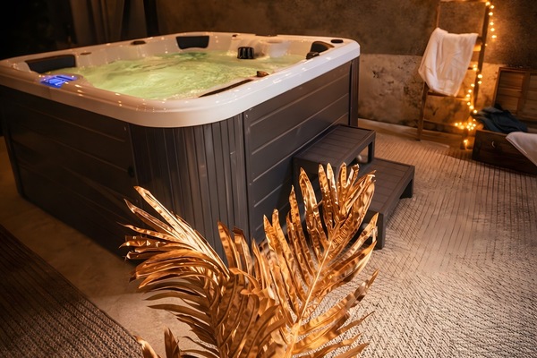 Indoor spa tub