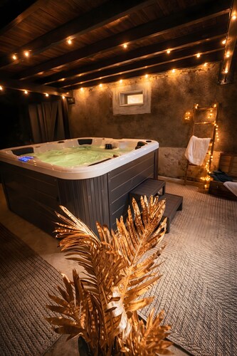 Chez Coco – 4★ Family Home, Jacuzzi & Games, Cantal