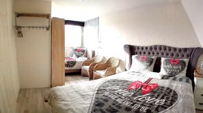 4 chambres, lit parapluie, Wi-Fi gratuit, draps fournis