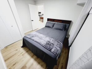 WiFi, bed sheets - Cozy 1 Bedroom Basement Suite (Calgary)