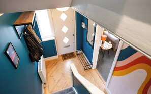 Interior - Retro Margate Getaway | Sleeps 6 | 10 Minute Walk to Beach & Old Town (Margate)
