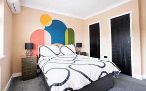 3 bedrooms, in-room safe, iron/ironing board, travel cot