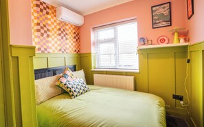 3 chambres, coffres-forts dans les chambres, fer et planche à repasser