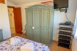 2 bedrooms, travel cot, bed sheets - Casa Tombolini (Limpiddu)