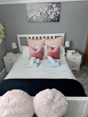 Deluxe Double Room, Non Smoking, Garden View | In-room safe, free WiFi - West Ave Exeter (Exeter)