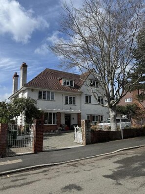 Exterior - West Ave Exeter (Exeter)