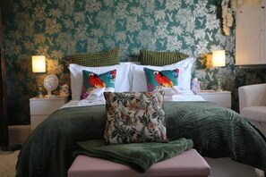 Luxury Double Room, Non Smoking, Garden View | In-room safe, free WiFi - West Ave Exeter (Exeter)