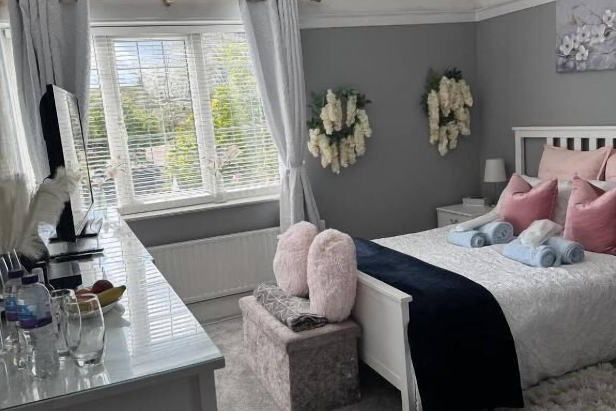 Deluxe Double Room, Non Smoking, Garden View | In-room safe, free WiFi