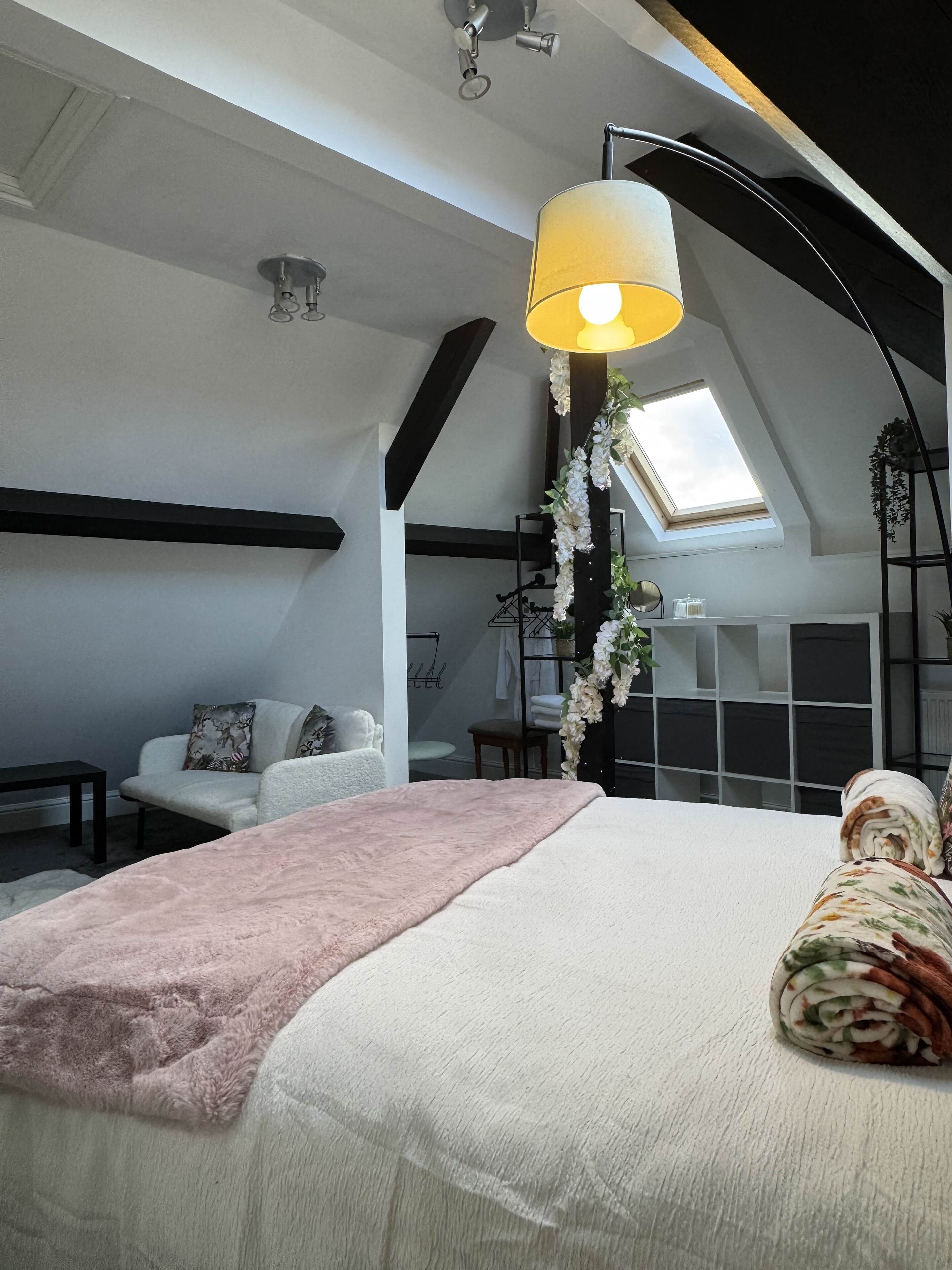 Quarto casal conforto, para não fumantes | Cofres nos quartos, Wi-Fi de cortesia